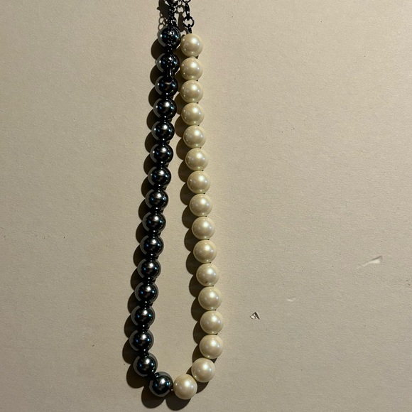 🎱 Lia Sophia Black and White Pearl Necklace - Picture 1 of 4